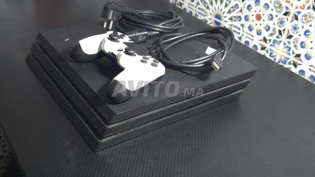 بلاي ستيشن 4 برو نظيف مع 2 أقراص GTA V و RDR2