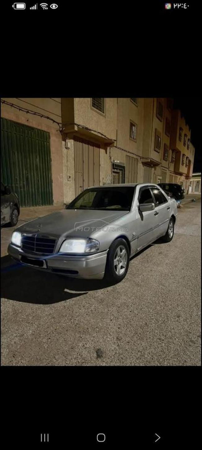 العيون العيون