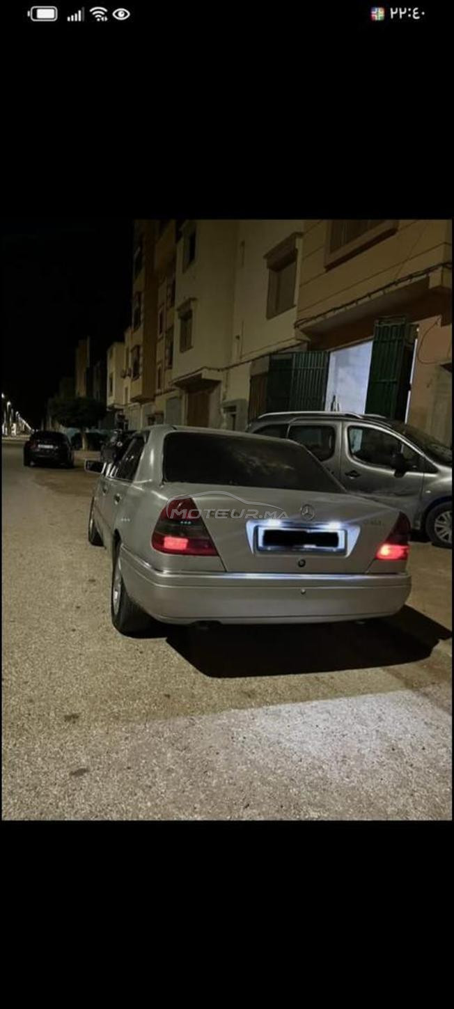 العيون العيون