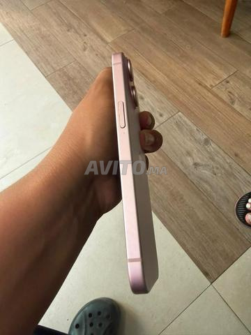 iPhone 15 normal 128 Go 81% batterie - 2