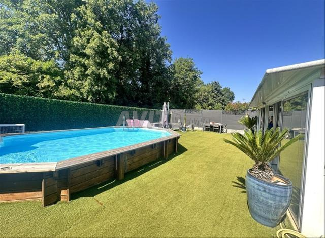 je mets en vente urgent mon Villa de 4 pièce   - 2