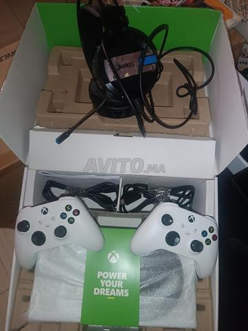 Xbox Series S avec deux manettes originales - 2
