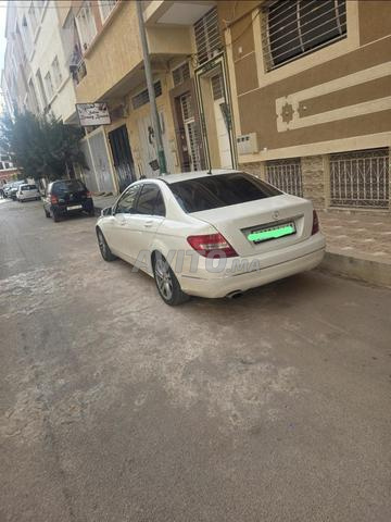 Mercedes-Benz 220 Diesel Automatique 2011 à Fès - 2
