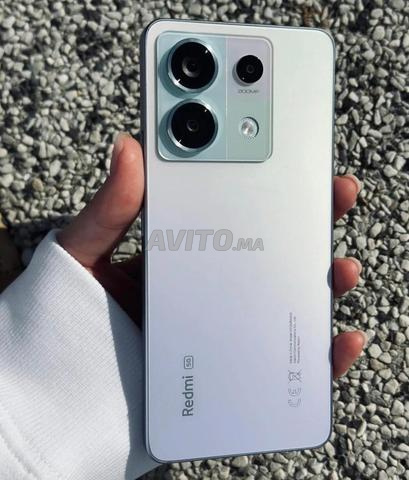 Redmi Note 13 Pro 5G avec 2 points sur la caméra - 2