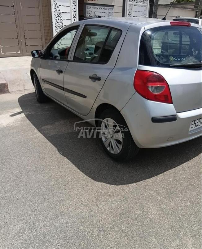 سيارة شبه جديدة 