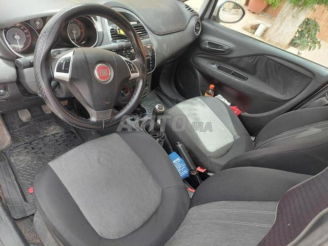 Fiat Punto Diesel Manuelle 2018 à Khouribga - 2