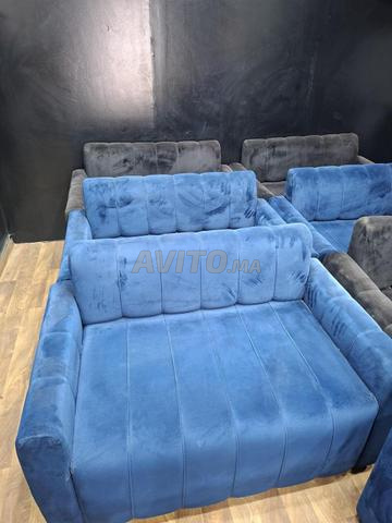 8 fauteuils bleu et noir - 2