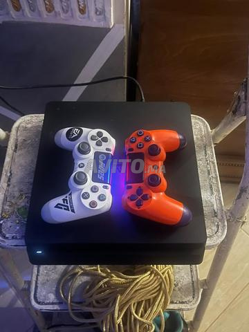 PlayStation 4 Slim presque neuf, acheté en France