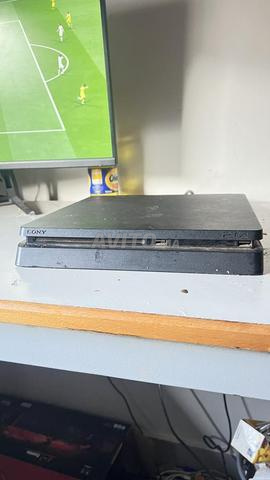 PS4 Slim 500go très bon état (non craquée) - 2