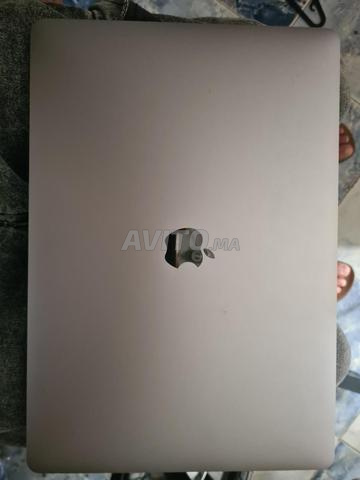 MacBook pro 2017 15 pouces 16Go RAM 512Go ROM