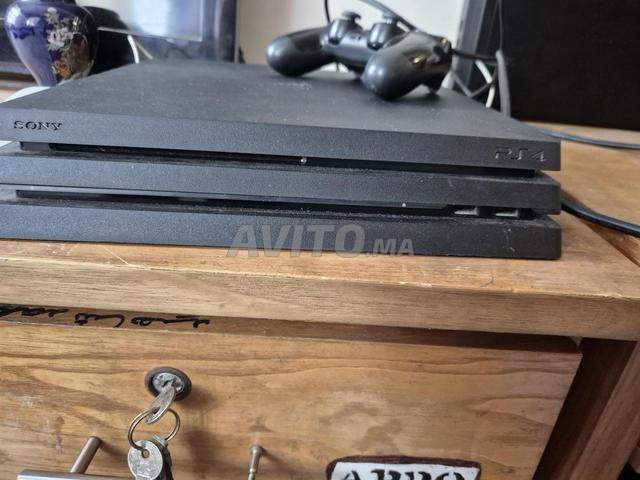 PS4 Pro avec 1 manette et 2 mois d'abonnement PS Plus