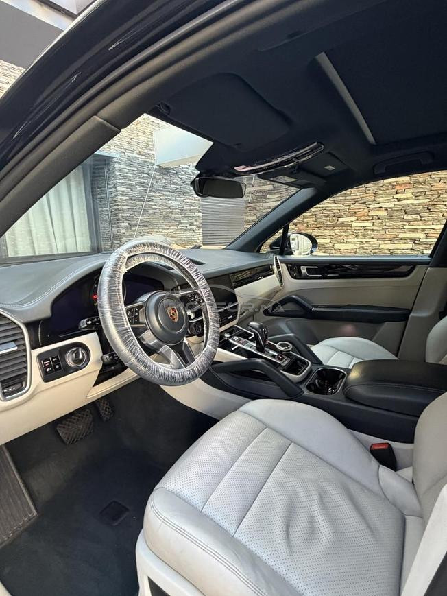 porsche cayenne Hybrid 2020
