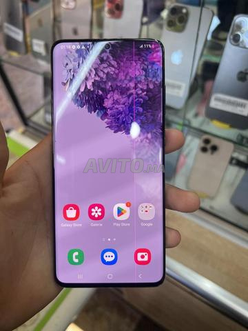 Samsung S20 Plus avec une petite rayure - 2