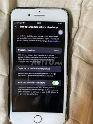 iPhone 8 Plus, dos cassé, à très bon prix bas - 2