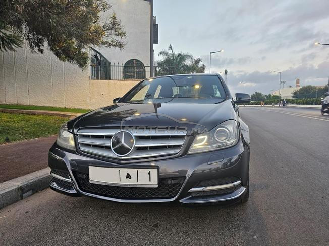 Mercedes-Benz 220 Diesel Automatique 2012 à Salé