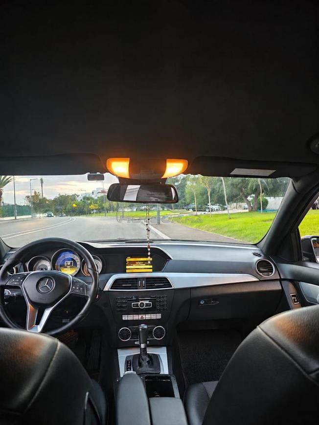 Mercedes-Benz 220 Diesel Automatique 2012 à Salé