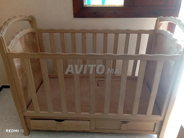 Lit en bois pour bébés et enfants avec deux tiroirs 60*120