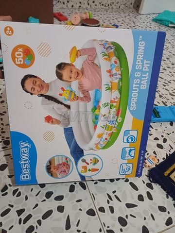 Piscine Gonflable Bestway Neuf plus 50 Balles