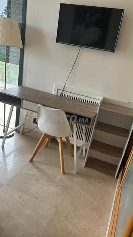 Bureau, chaise et meubles de rangement - 2