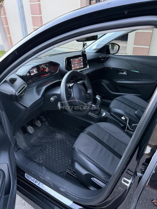 Peugeot208