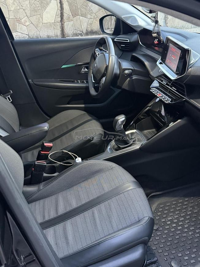 Peugeot208