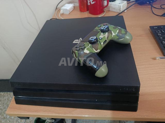 PS4 Pro flashé 1 tera avec manette.