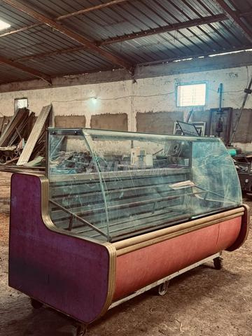 Offre spéciale sur une vitrine réfrigérée pour restaurants et hôtels.