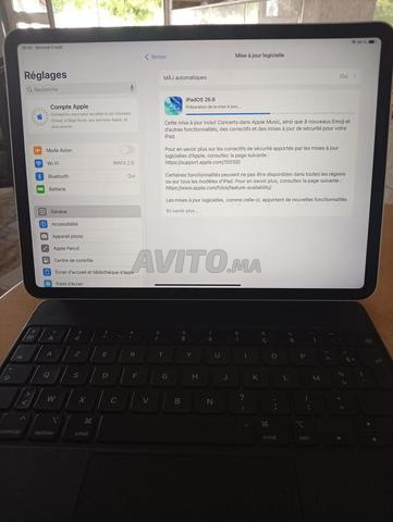 iPad Pro 11 pouces avec clavier Magic Keyboard