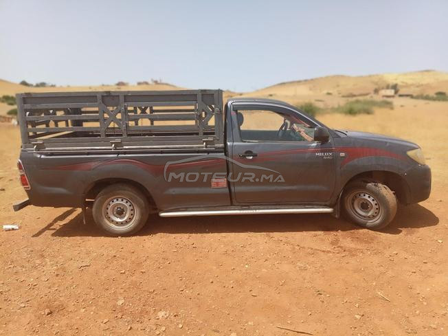 toyota hulux model 2011