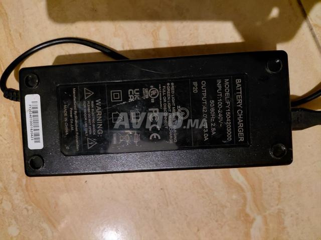 Chargeur Rapide 42V 3A pour Vélo Électrique
