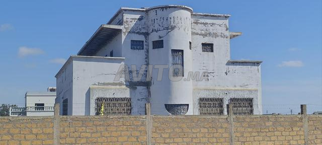 فيلا مسجلة للبيع بالقرب من البحر وإطلالة على البحر