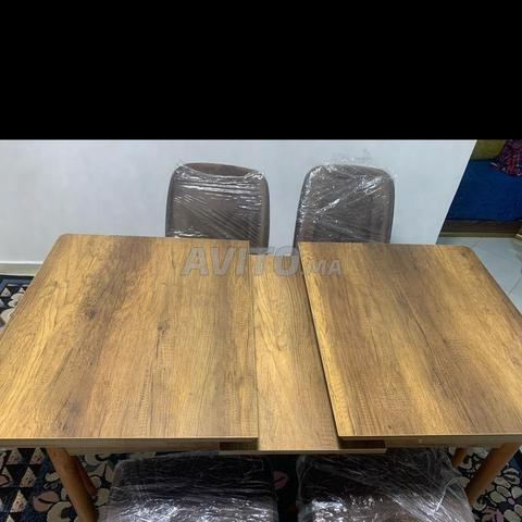 Table à manger 1.68/80 et pliable mesurant 1.30/80 - 2