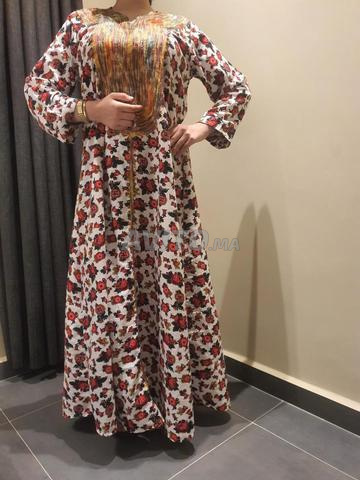 فستان أبيض جميل بالزهور - 2