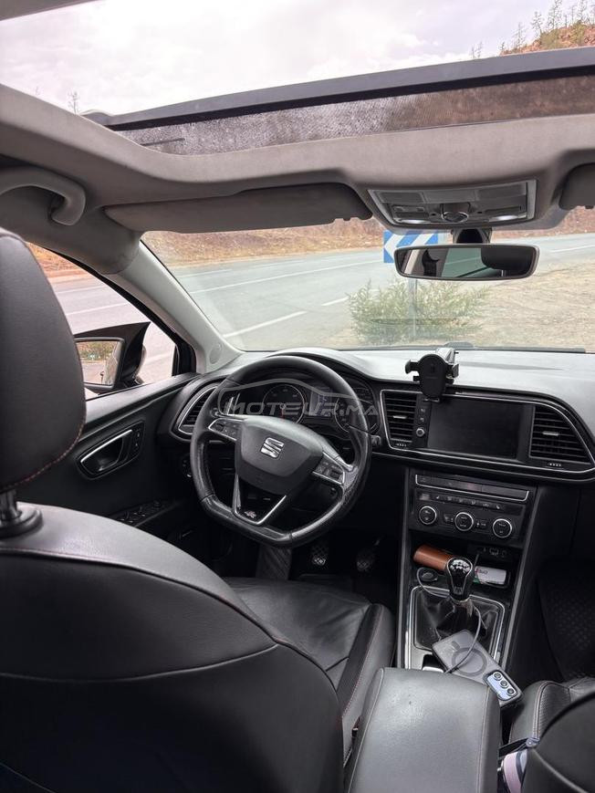 seat leon ba9i n9iya li chari merhba