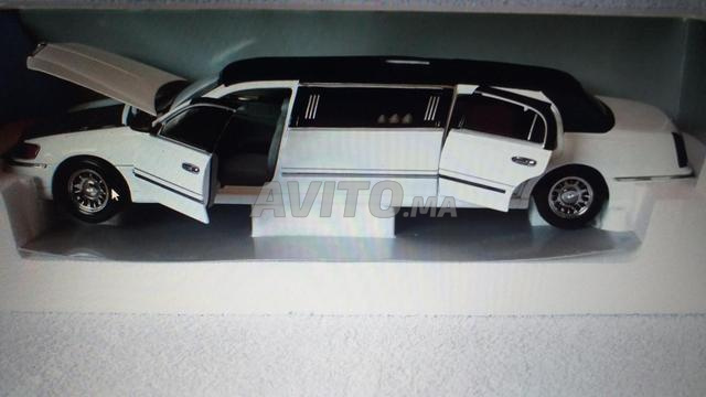 VOITURE DE COLLECTION 1/18 - 2