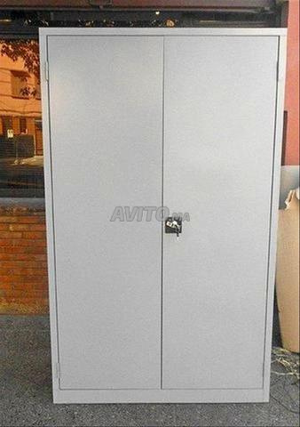 Armoire à portes battantes