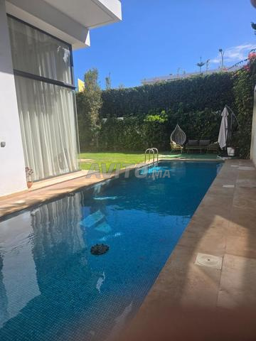 Villa d’angle d’exception avec piscine de 10m
