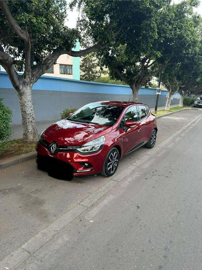 clio 4 en très bonne état 