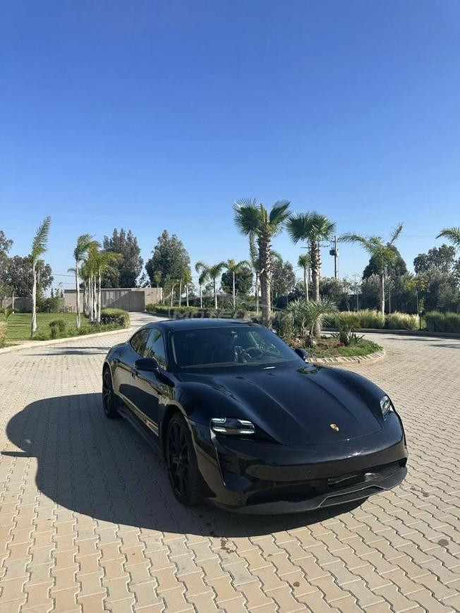 PORSCHE TAYCAN GTS