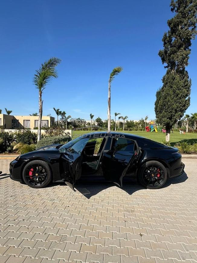 PORSCHE TAYCAN GTS