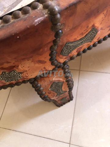 Grande table basse marocaine sculptée avec verre - 2