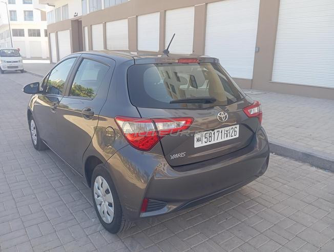   Toyota yaris (1er main)