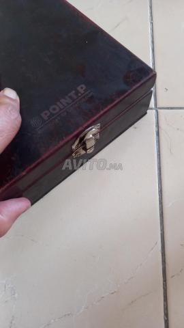 علبة قديمة بها عقيق وأشياء قديمة - 2