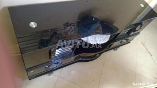 Vente télévision et table - 2