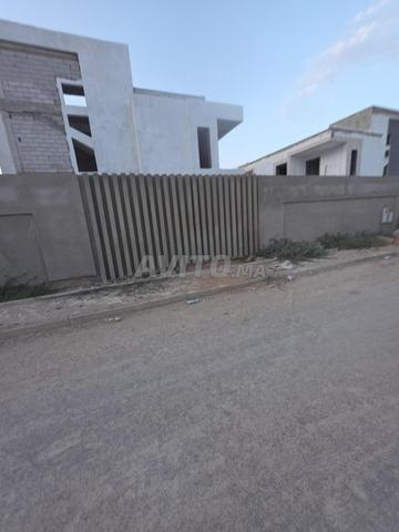 فيلا نصف مشطبة بثلاث واجهات - 2