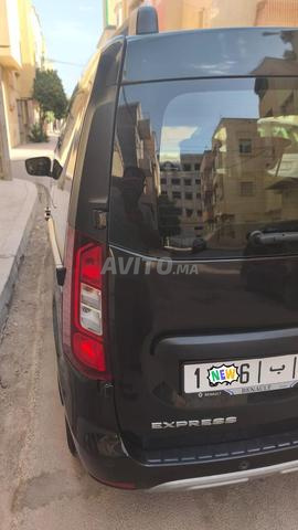 Renault Express Diesel Manuelle 2024 à Fès - 2