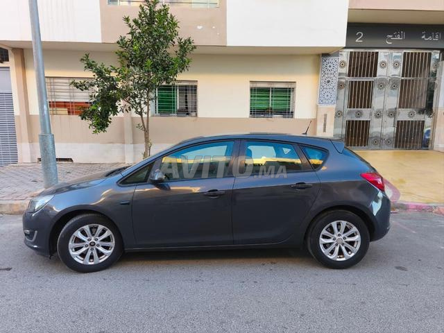 Opel Astra Diesel Manuelle 2015 à Rabat - 2