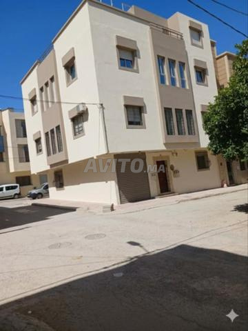 منزل مستقل من 3 طوابق و 3 واجهات . 180 مليون