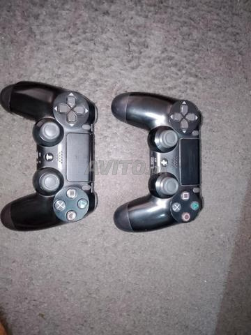 Playstation 4 slim en très bon état avec deux manettes - 2