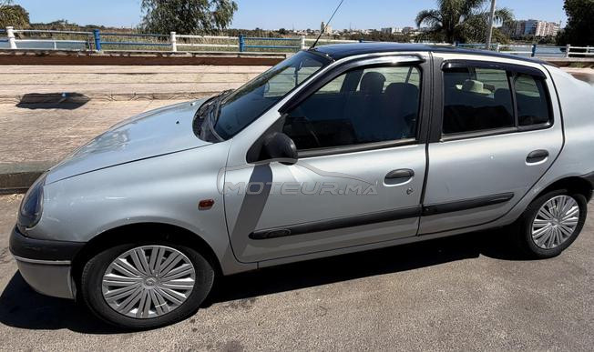 Renault Clio Essence Manuelle 2000 à Kénitra